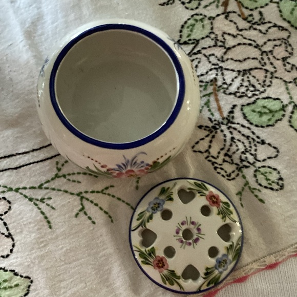 Charming Flower Frog dish - Picture 4 of 5